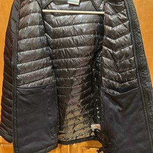 Like new barely worn, Woman’s Columbia Winter jacket Size M.